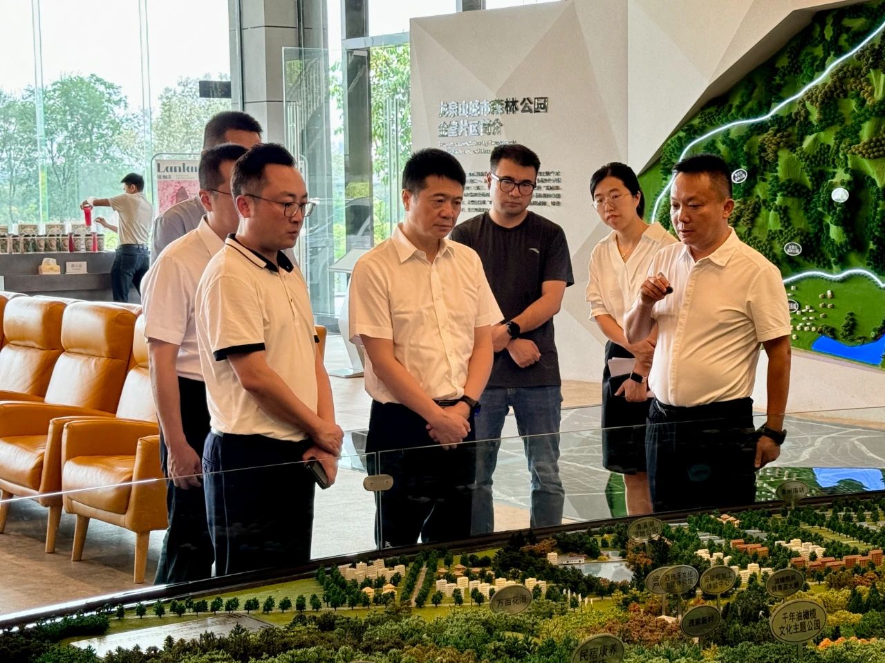 省尊龙凯时集团党委书记、董事长游勇带队赴聚峰谷项目开展汛期安全生产检查并调研生产经营情况