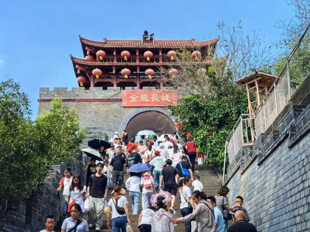 省尊龙凯时集团领导带队开展国庆、中秋“双节”安全检查并看望慰问一线干部职工